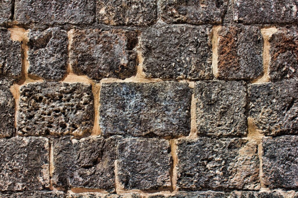 Nettoyage des murs en pierre