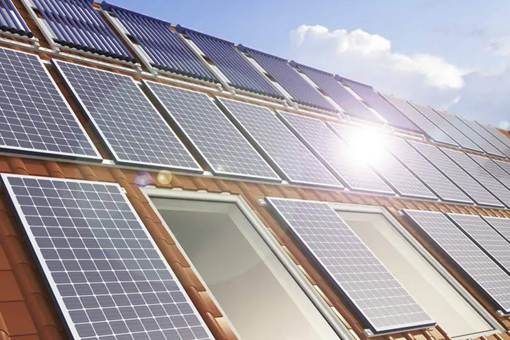 Nettoyage des panneaux photovoltaïques : combien cela coûte-t-il et comment s'effectue-t-il?