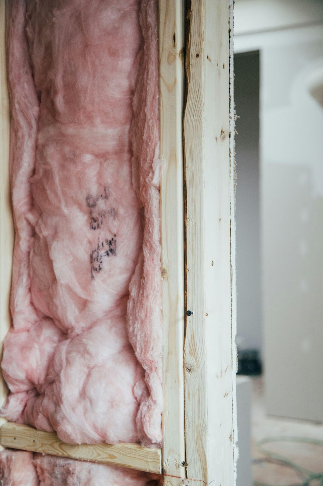 isolation d’un mur intérieur d’une maison