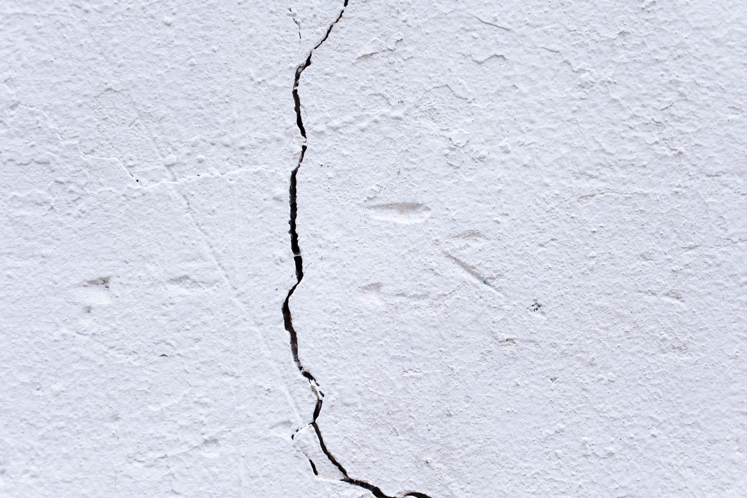 Fissure façade immeuble : risques et solutions en copropriété